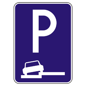Značka - Parkovisko (čiastočné státie na chodníku pozdĺžne) (IP15b)