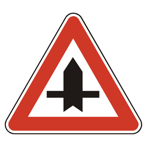 Značka - Križovatka s vedľajšou cestou (P5)