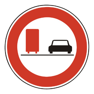 Značka - B30a: Zákaz predchádzania pre nákladné automobily (B30A)